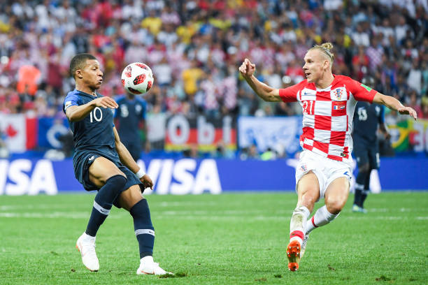 随着他在国 随着他在国